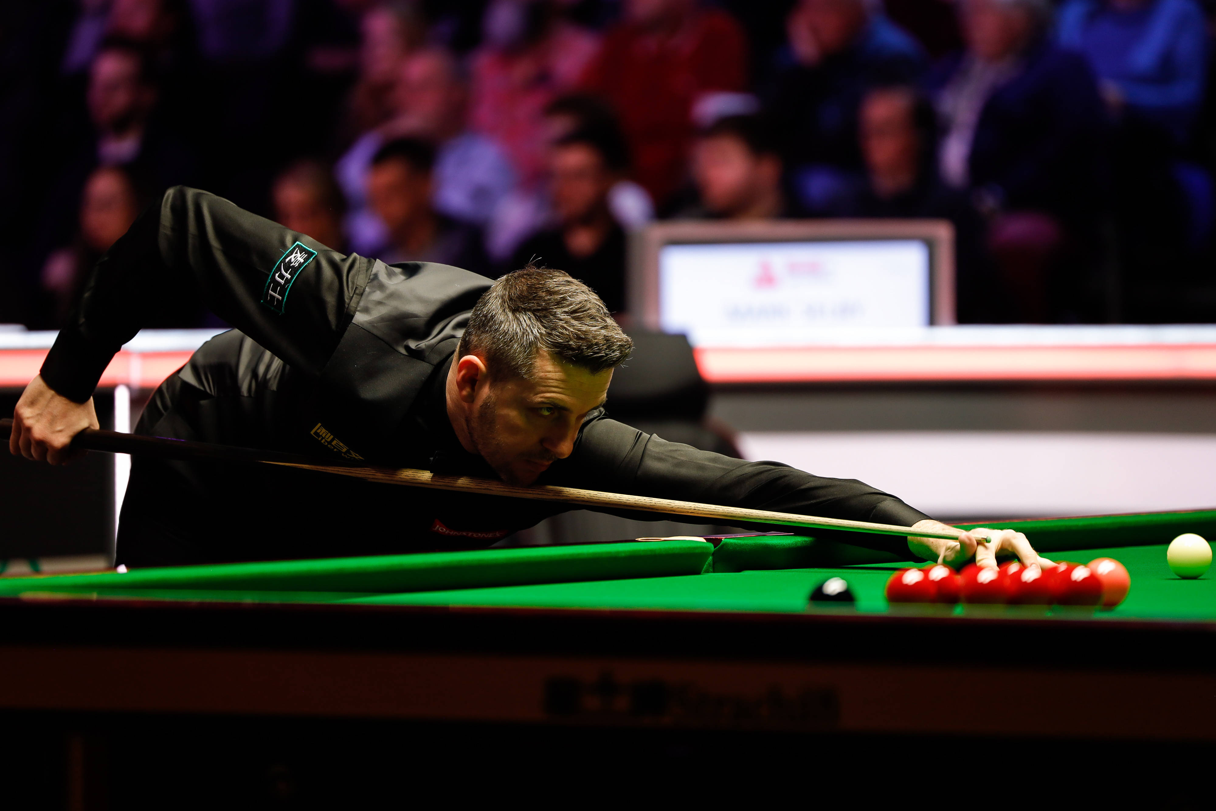 震耳欲聋的 震耳欲聋的