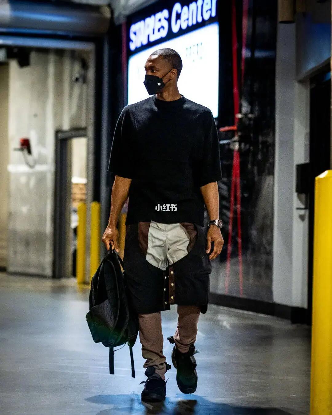 的底座更厚 的底座更厚